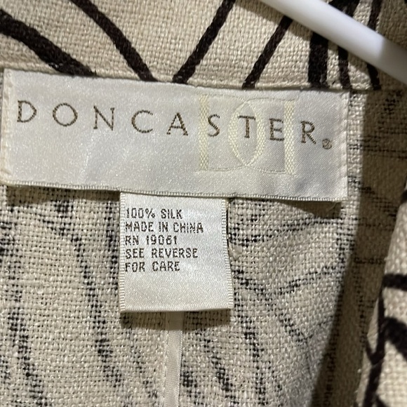 Doncaster 100% Silk Jacket says Size 12 EUC - Picture 2 of 6